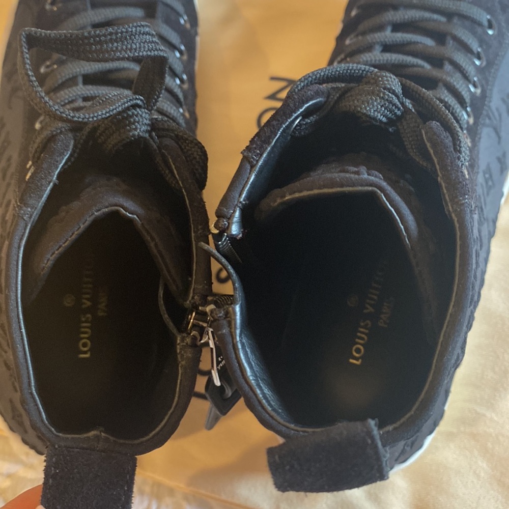 Original Louis Vuitton Suede Sneaker size:34.5, no box but with LV felt dust bag - Picture 7 of 12